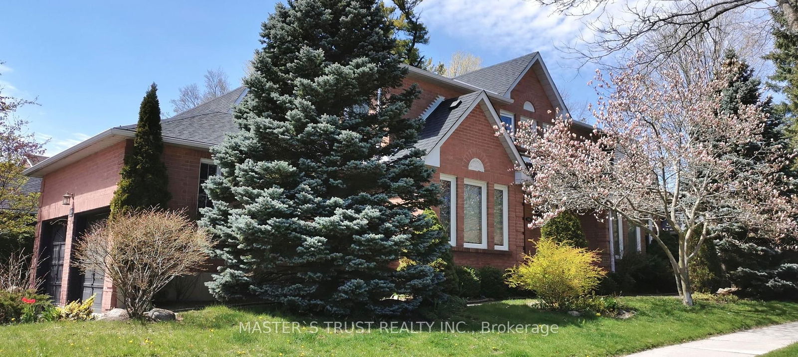 Building at 168 Kemano Road, Aurora, Aurora Heights