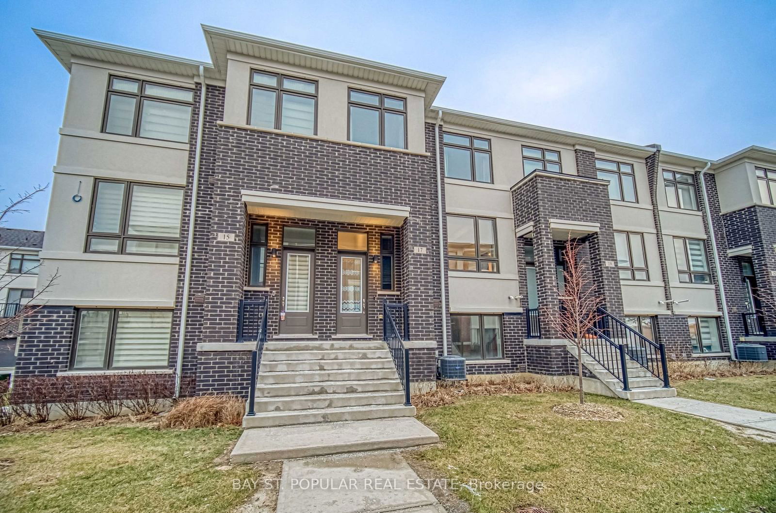 Townhouse for sale at 17 James Noble Lane, Richmond Hill, Westbrook, L4C 5S7 - MLS: N11908601