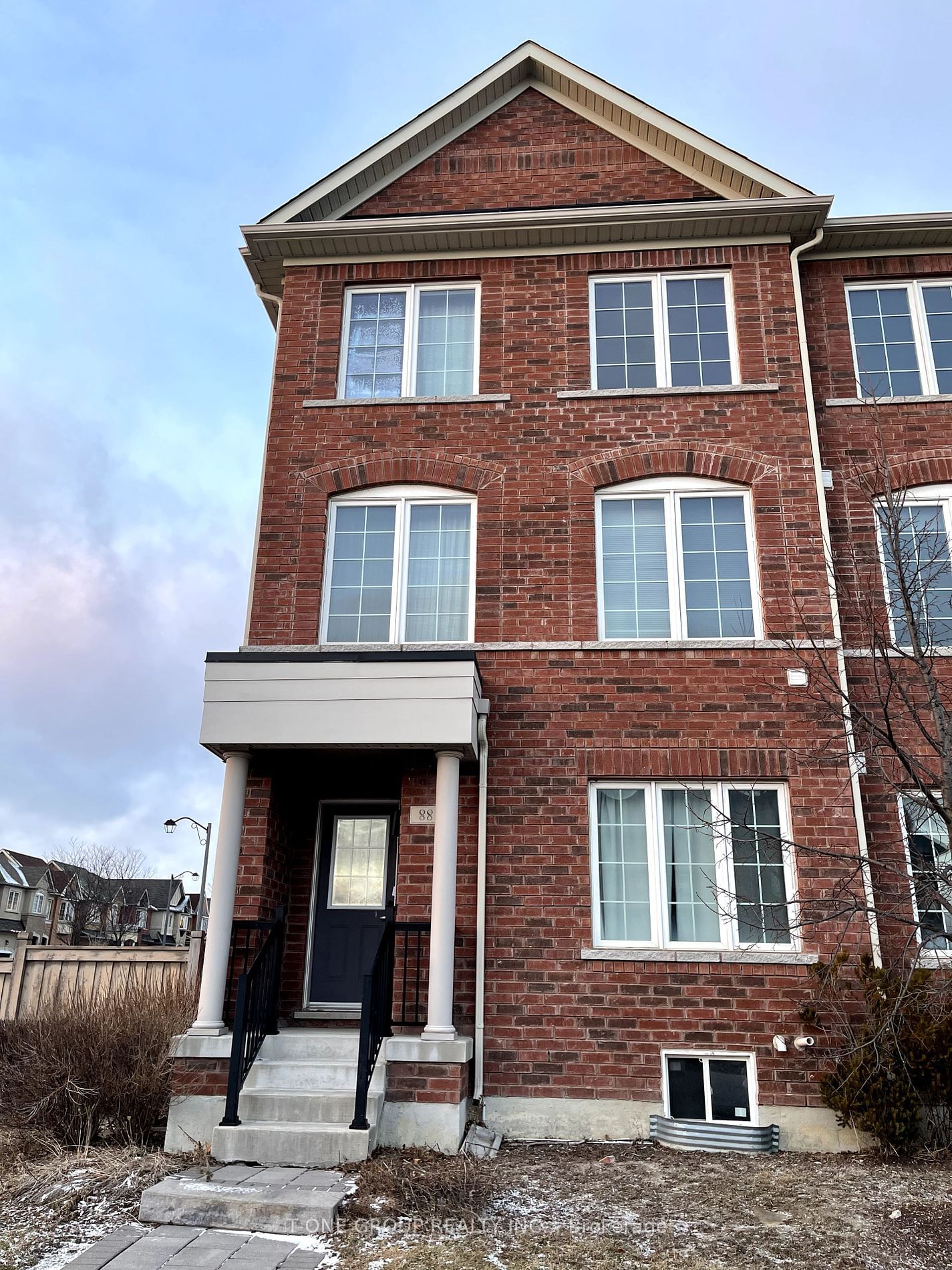 Townhouse for lease at 88 Lady Dolores Avenue, Vaughan, Patterson, L6A 4Y4 - MLS: N11908769