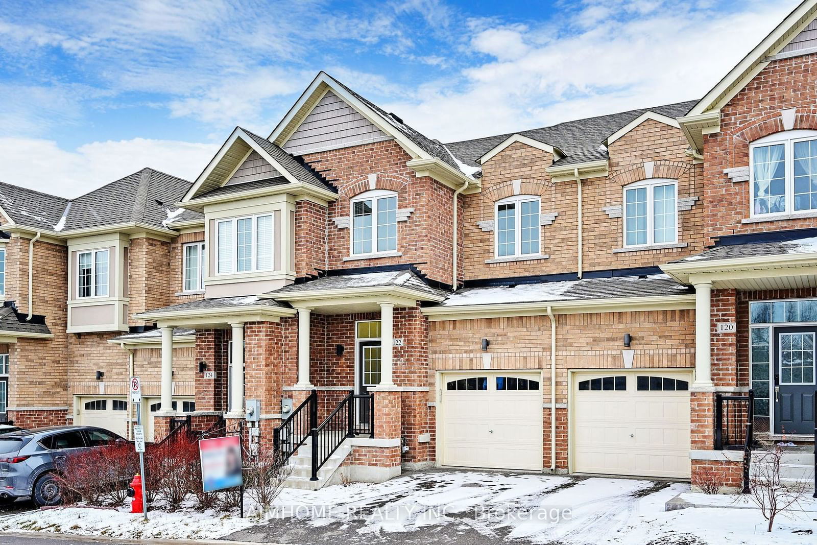 Townhouse sold at 122 Knott End Crescent, Newmarket, Glenway Estates, L3Y 0E4 - MLS: N11908934