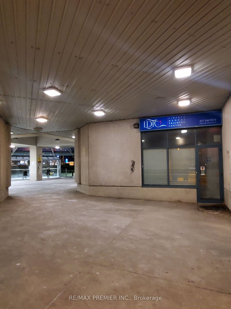 40 - 10909 Yonge St, Richmond Hill, L4C 3E3 | Image 3