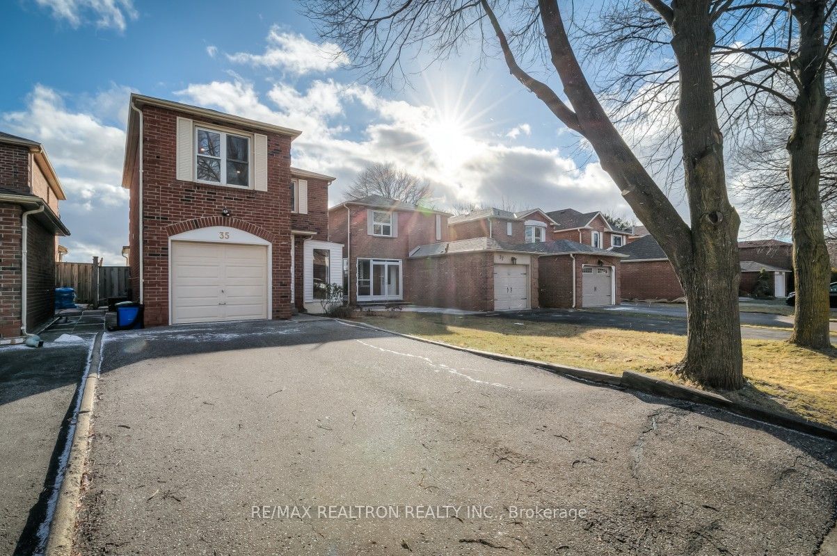 Detached House sold at 35 Miley Drive, Markham, Markville, L3R 4V1 - MLS: N11909024