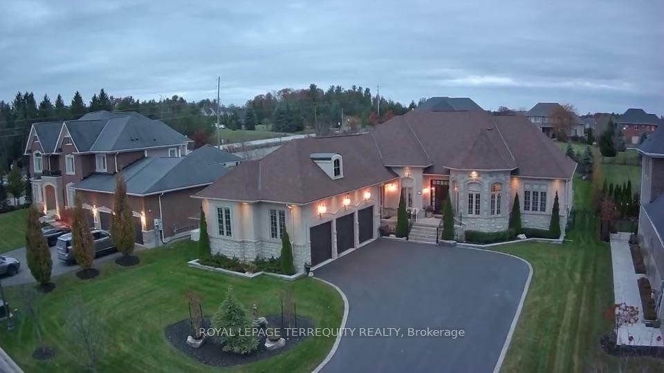 Building at 20 Country Club Crescent, Uxbridge, Rural Uxbridge