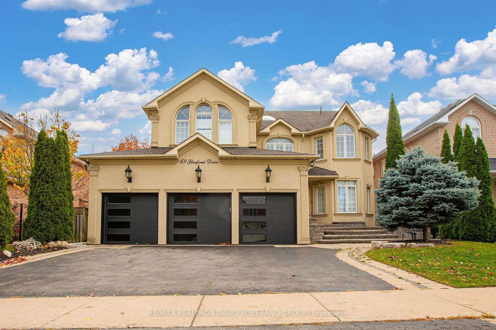 Detached House sold at 69 Glenforest Drive, Vaughan, Uplands, L4J 6K5 - MLS: N11909377