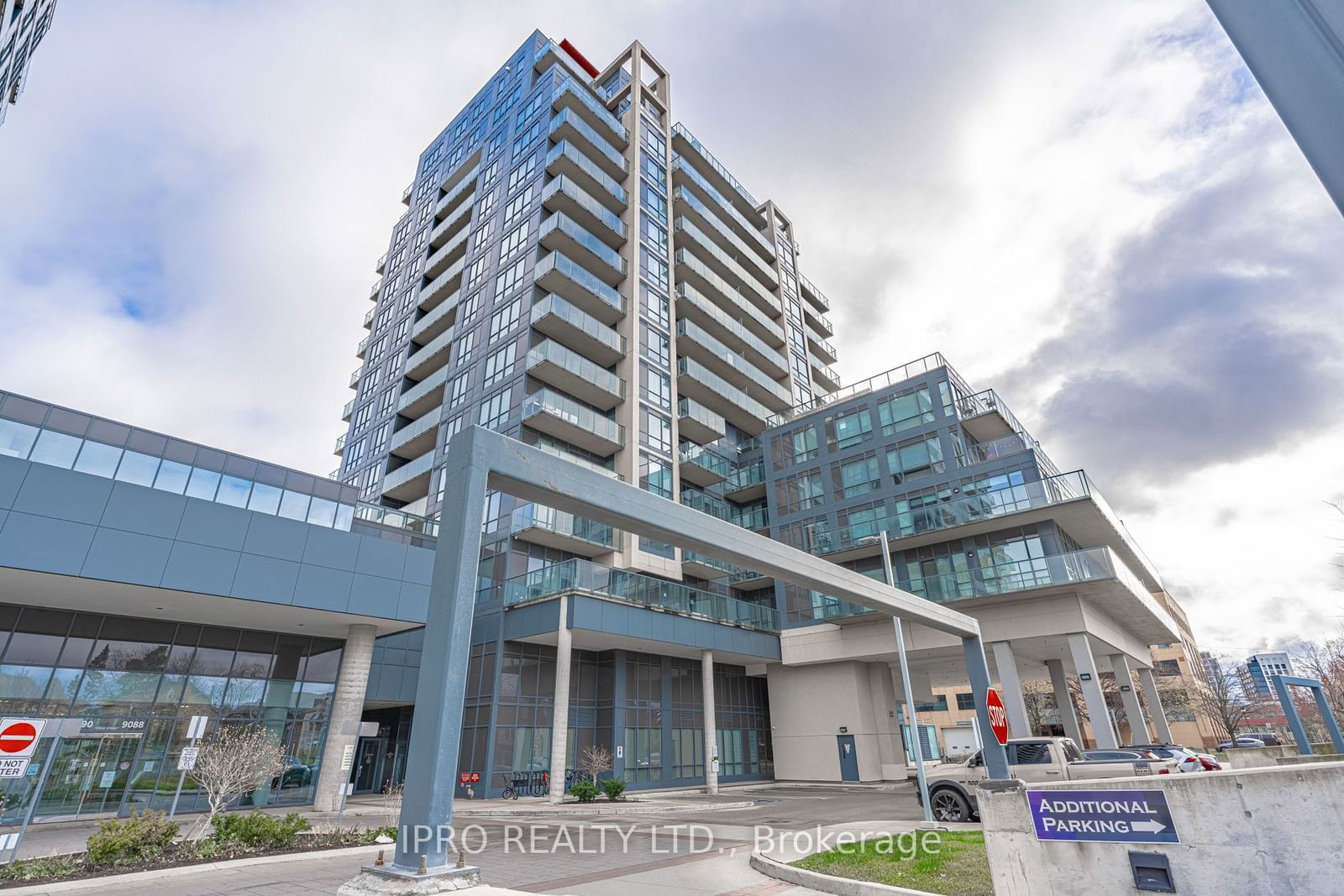 Condo sold at 806-9088 Yonge Street, Richmond Hill, South Richvale, L4C 0Y6 - MLS: N11912242