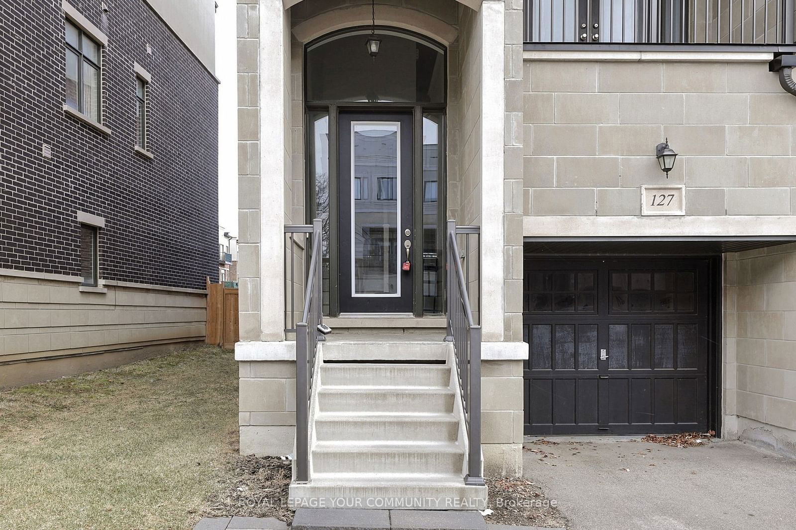 Townhouse for lease at 127 Arianna Crescent, Vaughan, Patterson, L6A 4Z9 - MLS: N11912679