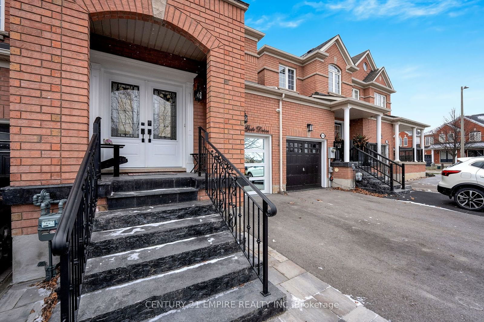 Townhouse sold at 157 Venice Gate Drive, Vaughan, Vellore Village, L4H 0E9 - MLS: N11912830