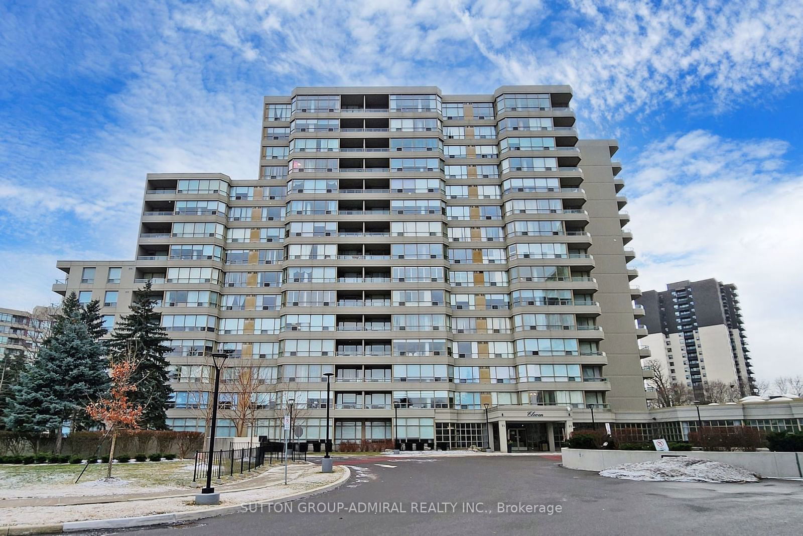 Condo for sale at 804-11 Townsgate Drive, Vaughan, Crestwood-Springfarm-Yorkhill, L4J 8G4 - MLS: N11913308