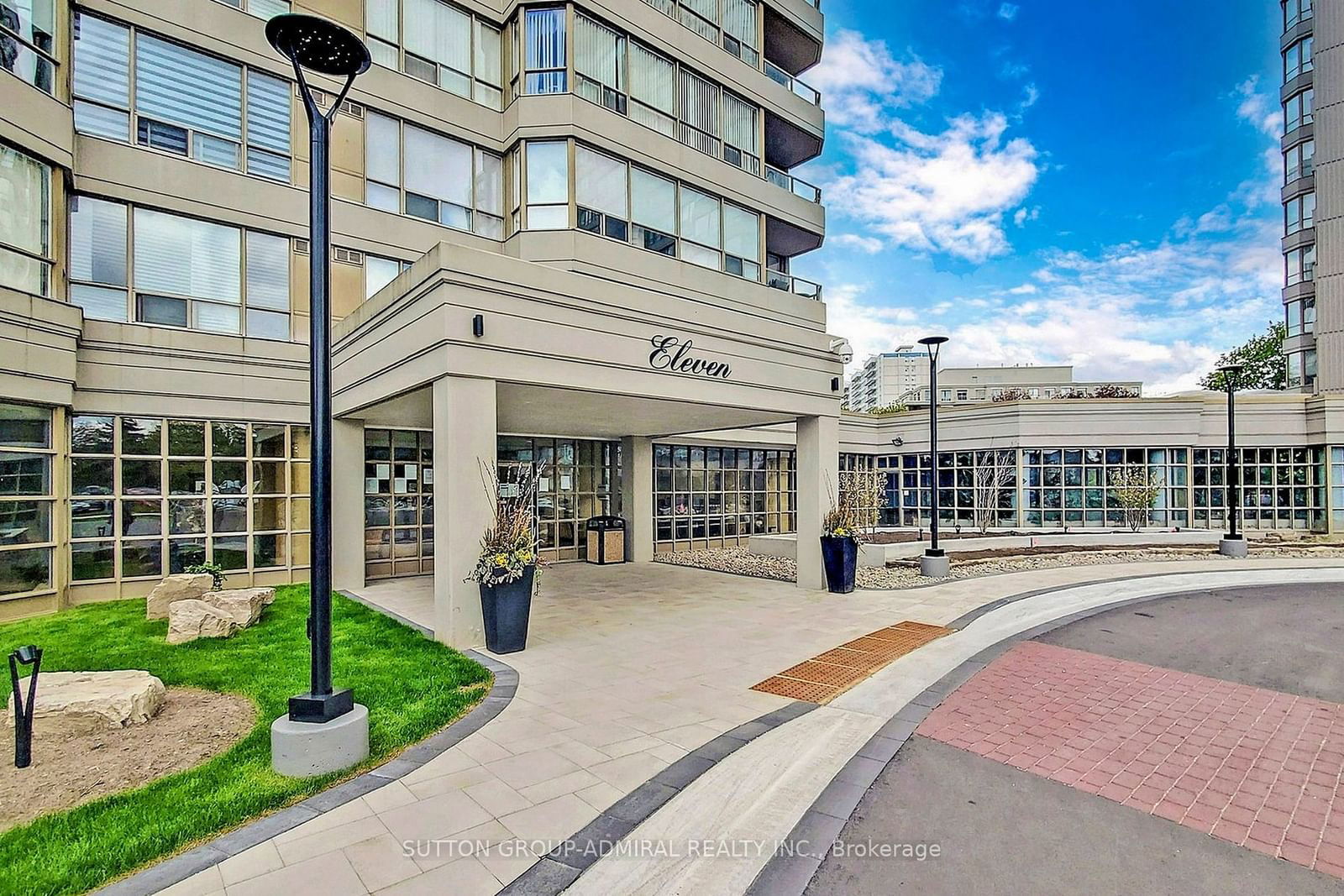 Condo for sale at 804-11 Townsgate Drive, Vaughan, Crestwood-Springfarm-Yorkhill, L4J 8G4 - MLS: N11913308