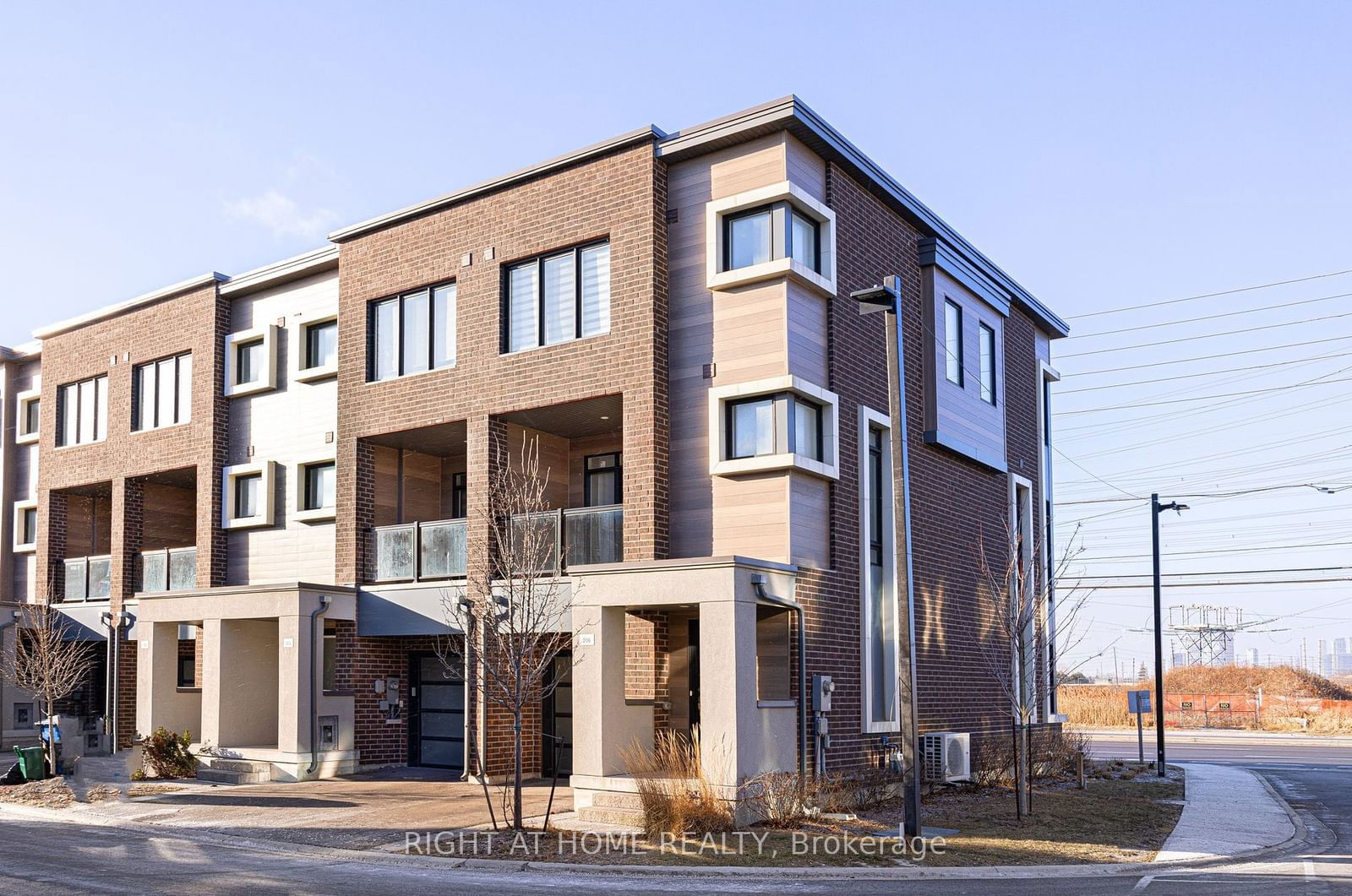 Townhouse for sale at 206 Moneypenny Place, Vaughan, Beverley Glen, L4J 0K9 - MLS: N11913573