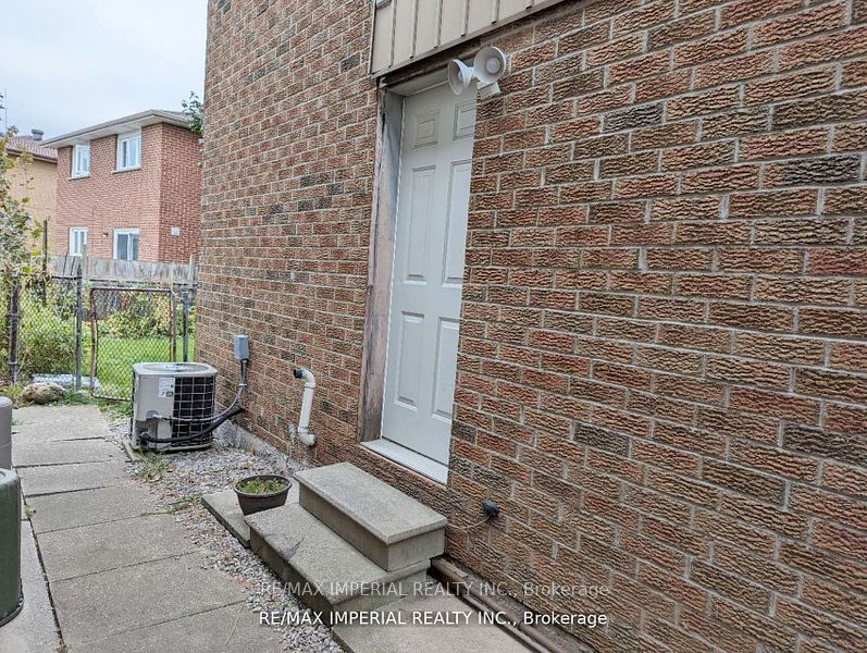 Semi-Detached House leased at 145 Risebrough Crct, Markham, Milliken Mills West, L3R 3E2 - MLS: N11914000