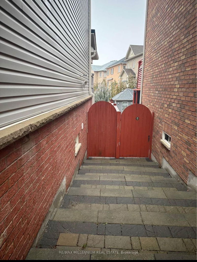 home for lease on BSMNT-136 Aishford Road