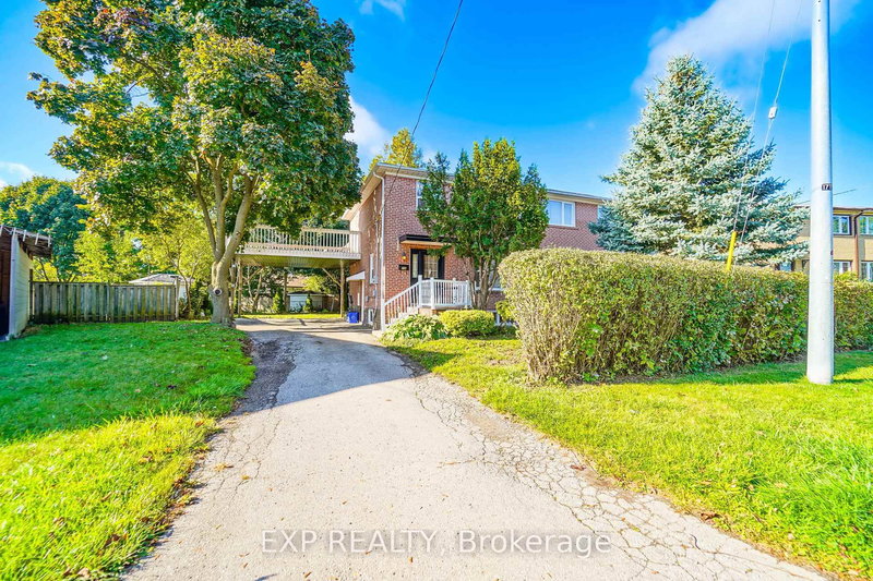 250 Mcconvey Dr, Richmond Hill, L4C 3K2 | Image 2