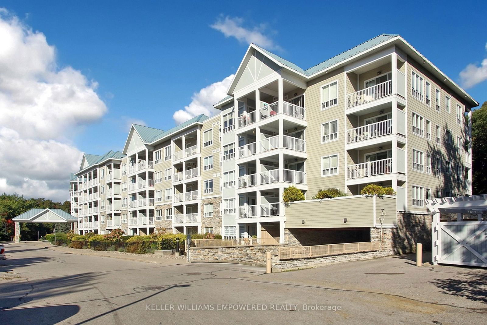 Condo for sale at 413-900 Bogart Mill Trail, Newmarket, Gorham-College Manor, L3Y 8V5 - MLS: N11915094