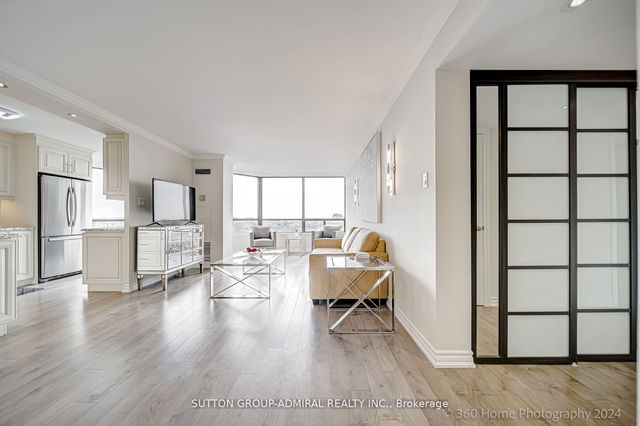 1005 - 7440 Bathurst Street