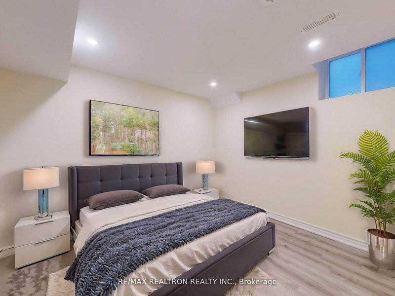 BSMNT - 202 Danny Wheeler Blvd, Georgina, L4P 0J7 | Image 2