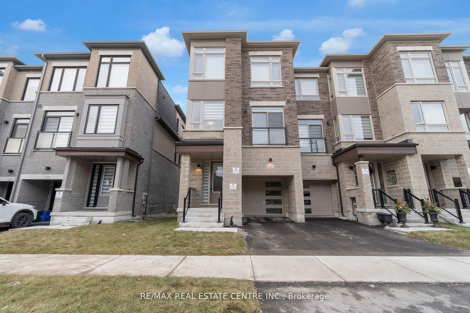 Townhouse sold at 211 Tennant Circle, Vaughan, Vellore Village, L4H 5L4 - MLS: N11915334