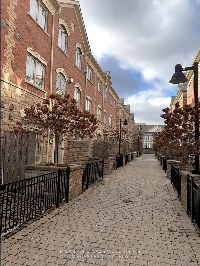 Townhouse for lease at 33-8 Brighton Place, Vaughan, Crestwood-Springfarm-Yorkhill, L4J 0E3 - MLS: N11916558