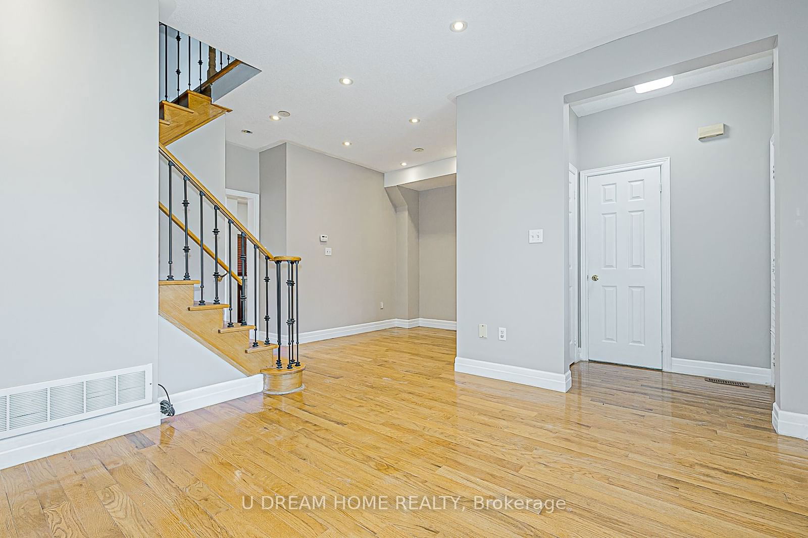 Townhouse leased at 10 John Gary Drive, Markham, Village Green-South Unionville, L3R 5G9 - MLS: N11916579