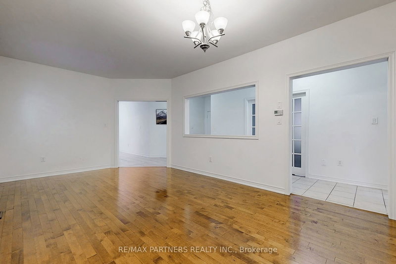 73 Eakin Mill Rd, Markham, L6E 1N9 | Image 2