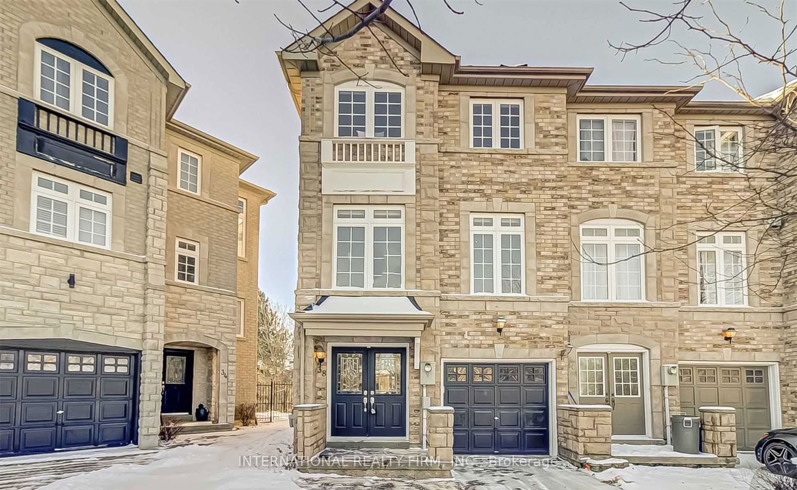 Townhouse for lease at 38 Burgon Place, Aurora, Aurora Village, L4G 7Y2 - MLS: N11918082