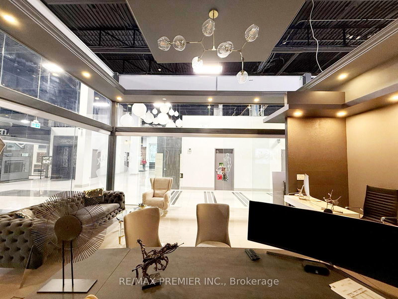 44 - 7250 Keele St, Vaughan, L4K 1Z8 | Image 3