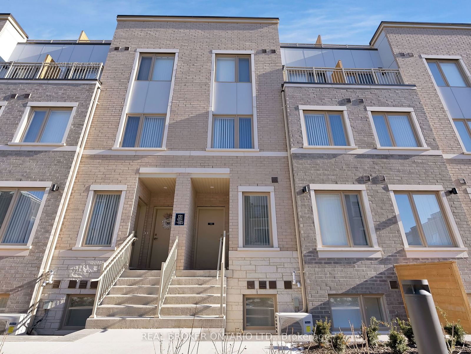 Townhouse leased at TH216-131 Honeycrisp Crescent, Vaughan, Vaughan Corporate Centre, L4K 0N7 - MLS: N11918187