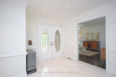 367 Fairway Gdns, Newmarket - Glenway Estates image-0-1