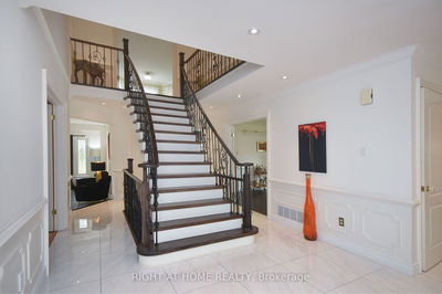 367 Fairway Gdns, Newmarket - Glenway Estates image-0-2