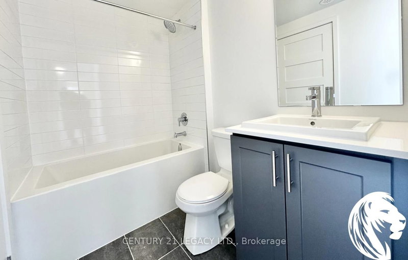 16 - 26 Lytham Green Circ, Newmarket, L3Y 0H5 | Image 2