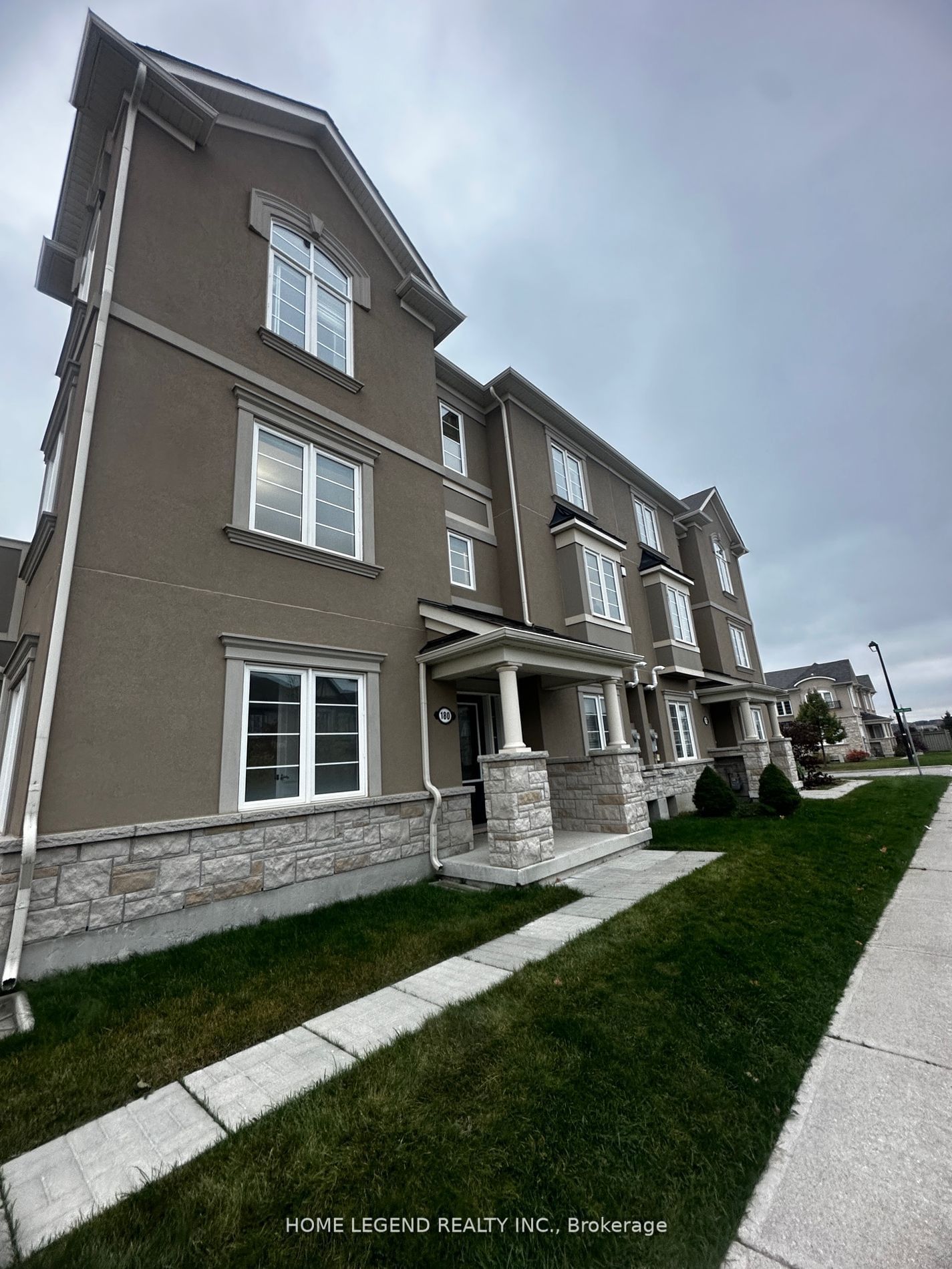 Townhouse leased at 180 Thomas Phillips Drive, Aurora, Rural Aurora, L4G 0Y2 - MLS: N11918976