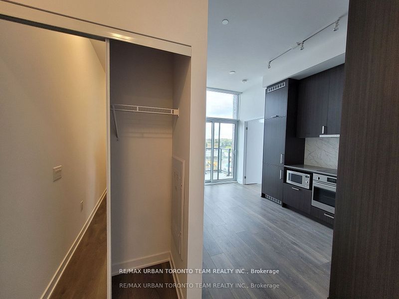 Condo leased at 220-60 Honeycrisp Crescent, Vaughan, Vaughan Corporate Centre, L4K 0M7 - MLS: N11919389