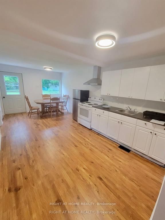 208 Bayview Ave, Georgina, L4P 2T2 | Image 3