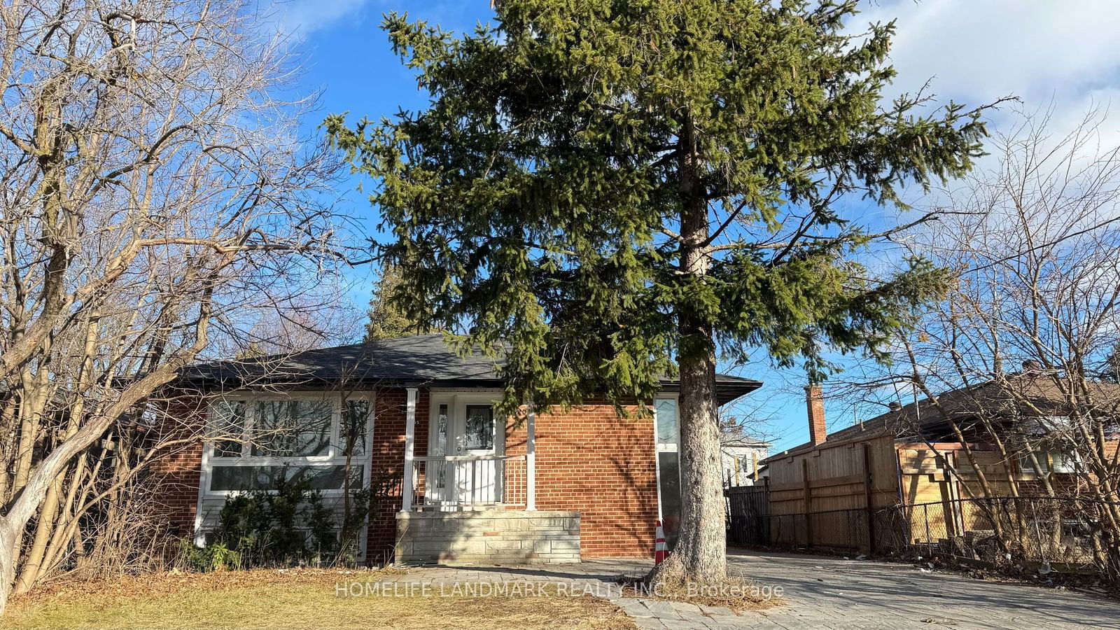 Detached House for lease at (Main)-95 Sussex Avenue, Richmond Hill, Crosby, L4C 2E8 - MLS: N11920322