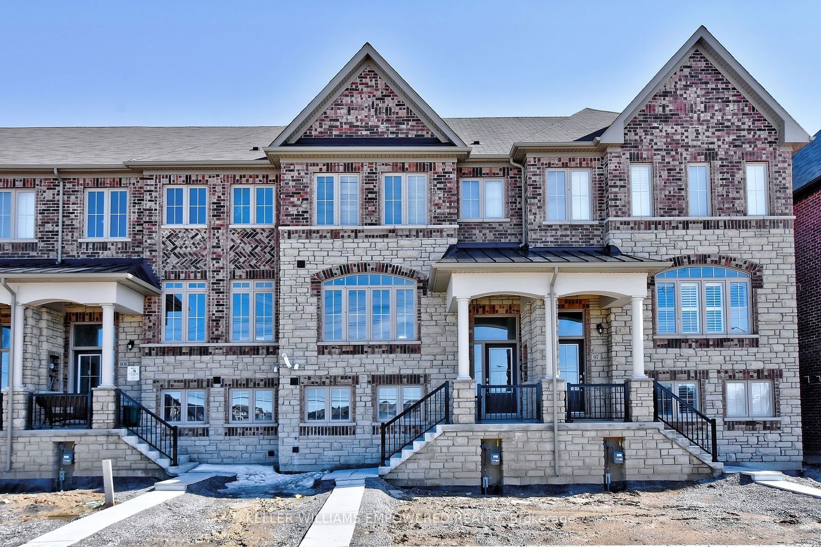 Townhouse leased at 99 Beechborough Crescent, East Gwillimbury, Sharon, L9N 0L6 - MLS: N11920789