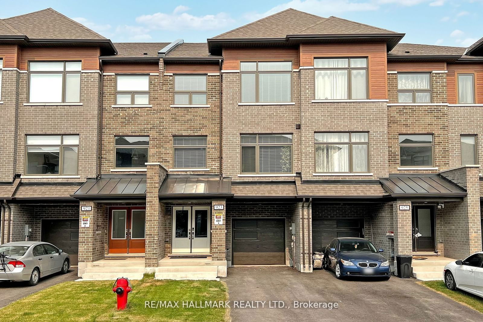 Townhouse for sale at 923 Isaac Phillips Way, Newmarket, Central Newmarket, L3X 2Y8 - MLS: N11920920