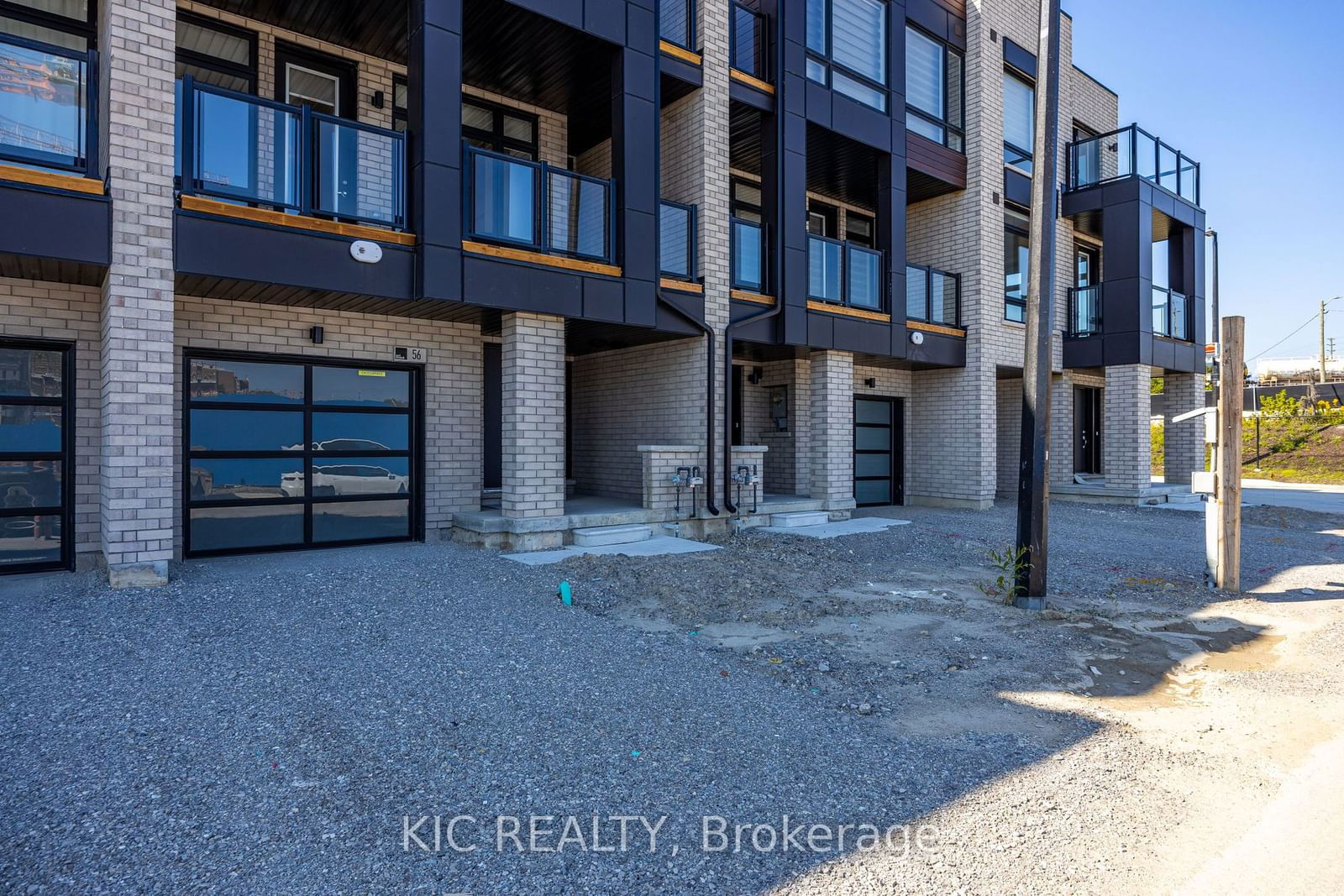 Townhouse sold at 56 DANDARA Gate, Vaughan, Steeles West Industrial, L4L 1V8 - MLS: N11921026