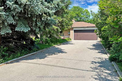 27 Vaughan Blvd, Vaughan - Beverley Glen