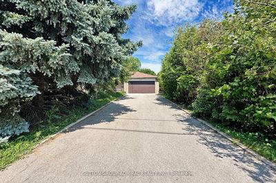 27 Vaughan Blvd, Vaughan - Beverley Glen image-0-1