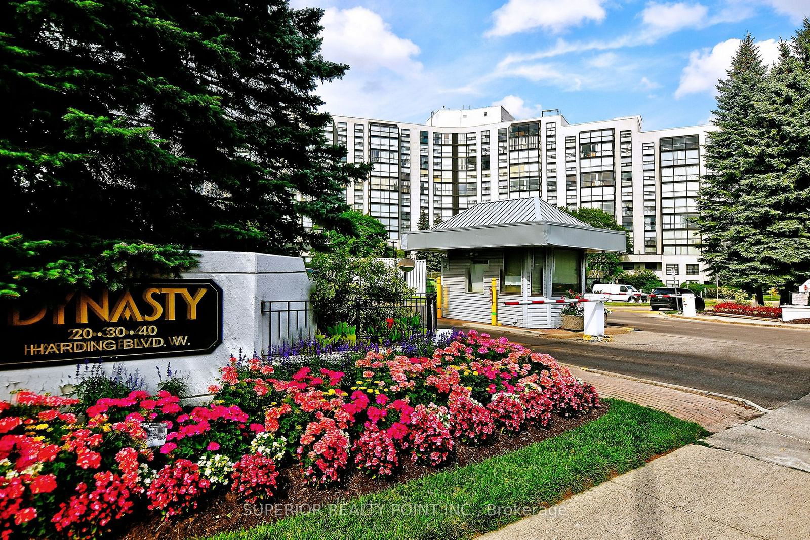 Building at 30 Harding Boulevard, Richmond Hill, Harding