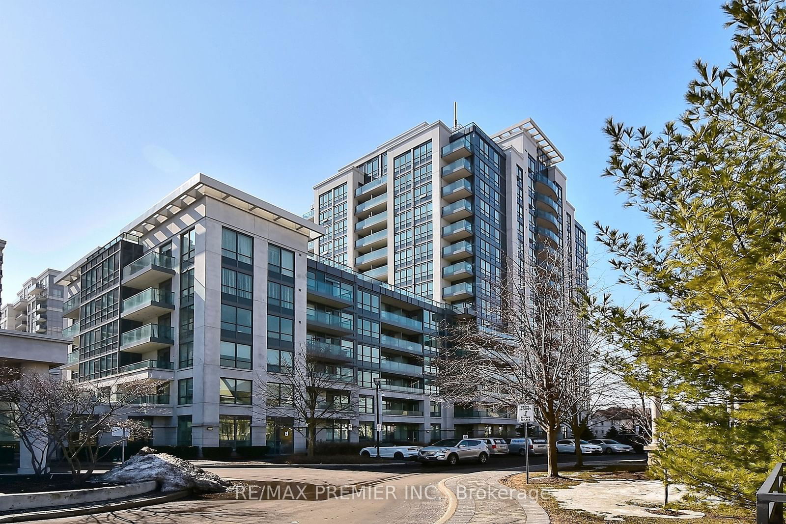 Condo sold at 209-30 North Park Road, Vaughan, Beverley Glen, L4J 0G6 - MLS: N11921695