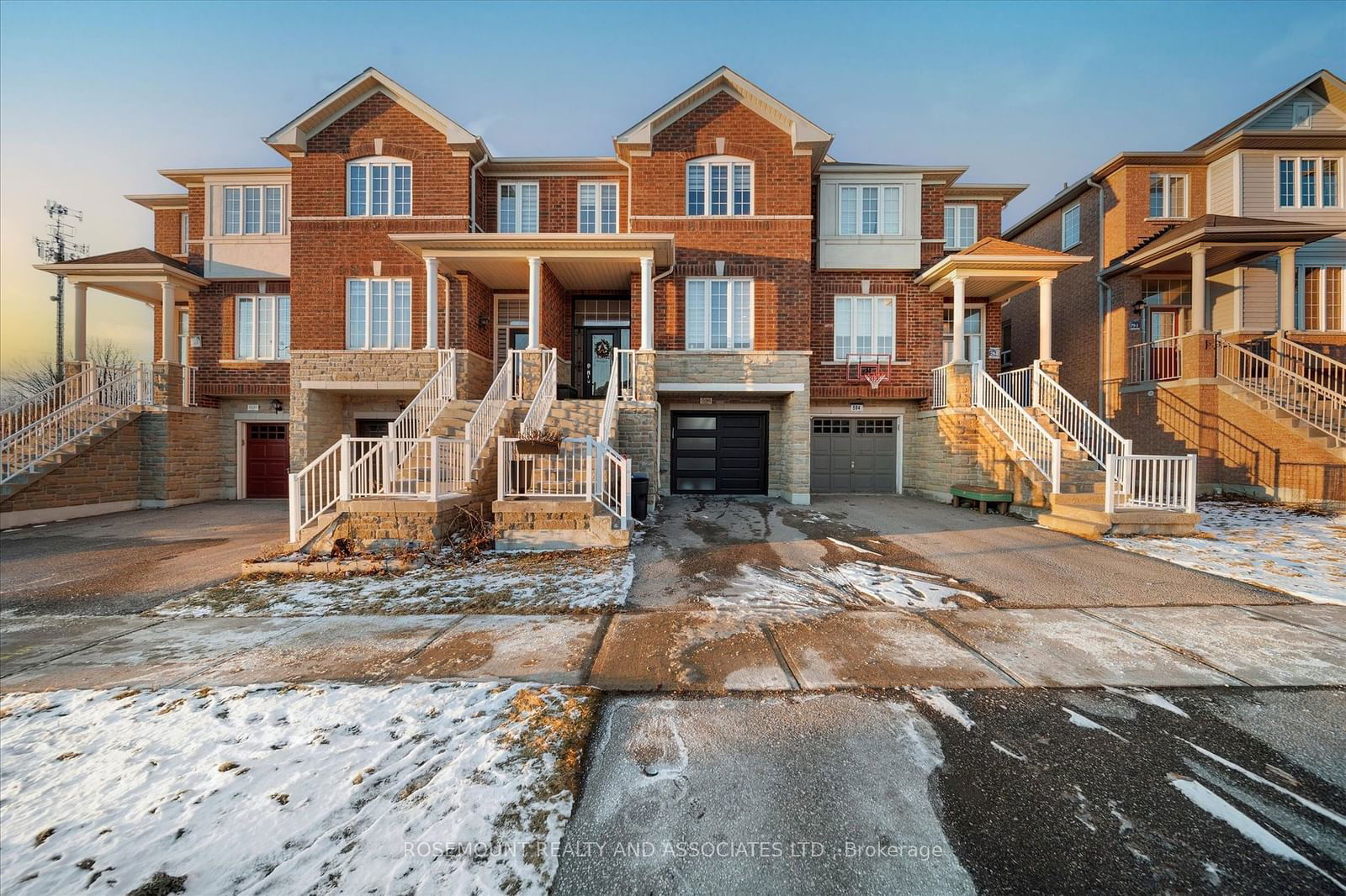 Townhouse for sale at 596 Reeves Way Boulevard, Whitchurch-Stouffville, Stouffville, L4A 0T3 - MLS: N11921838