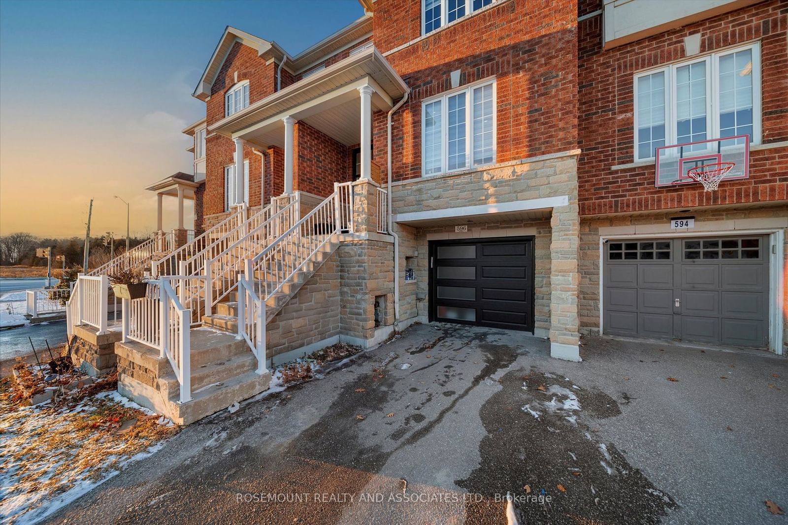 Townhouse for sale at 596 Reeves Way Boulevard, Whitchurch-Stouffville, Stouffville, L4A 0T3 - MLS: N11921838