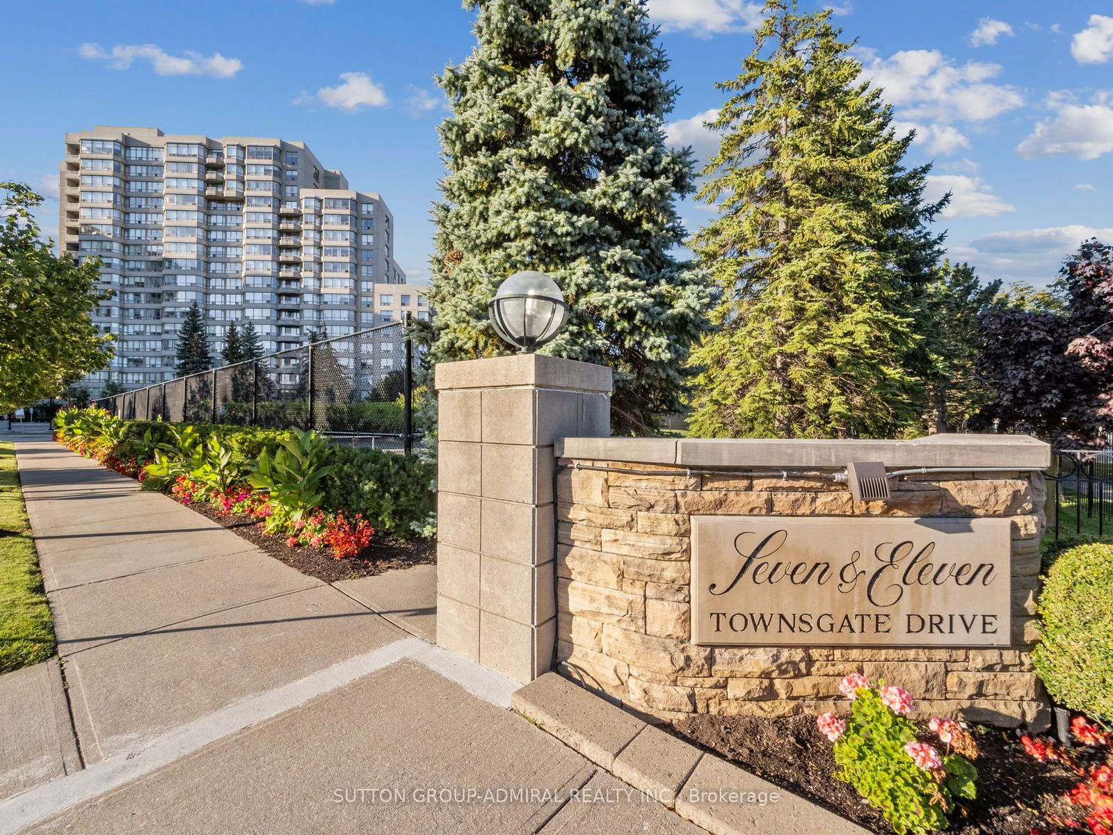 Condo for sale at 604-7 Townsgate Drive, Vaughan, Crestwood-Springfarm-Yorkhill, L4J 7Z9 - MLS: N11921903