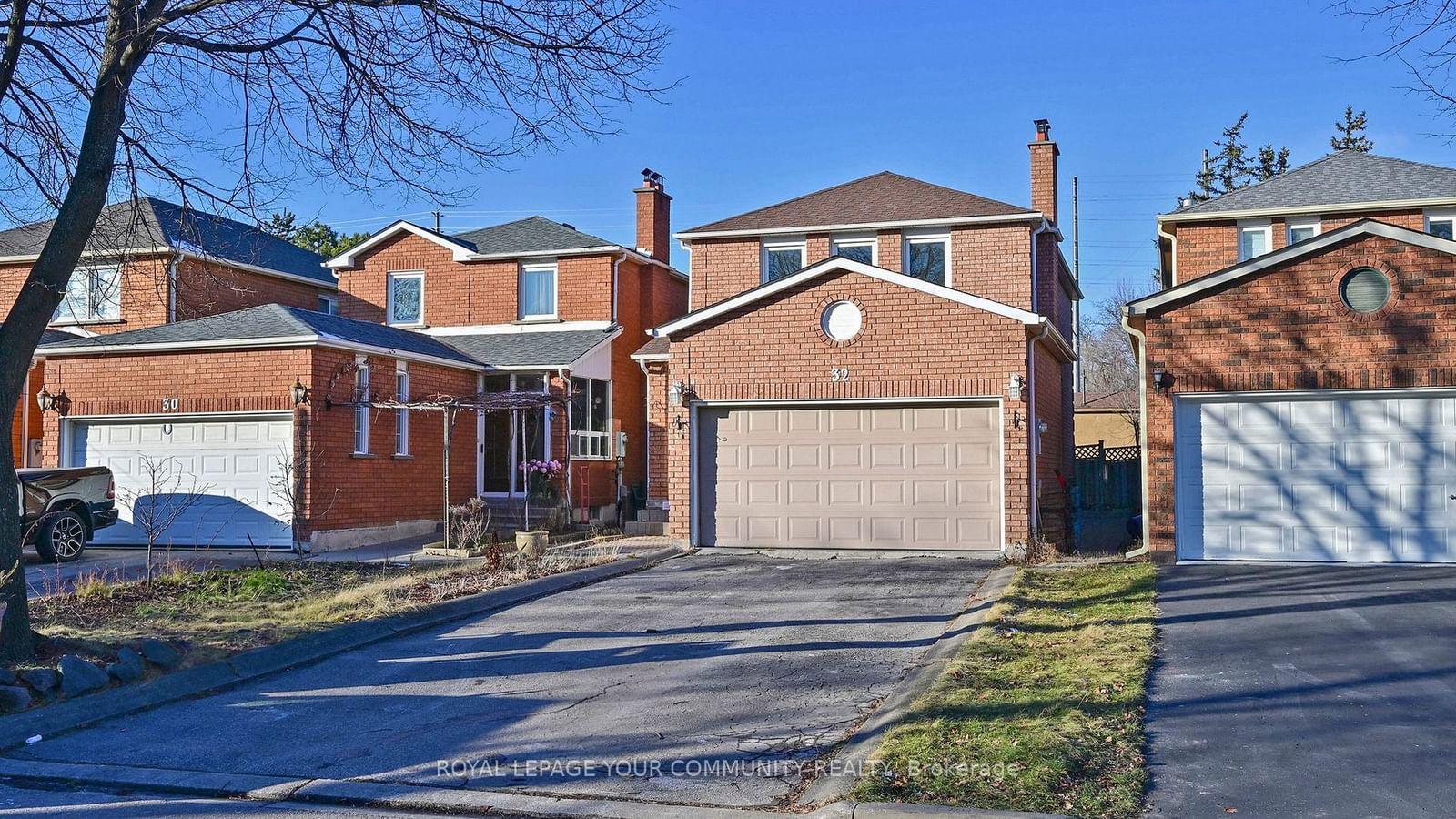 Detached House for sale at 32 Mountfield Crescent, Vaughan, Brownridge, L4J 7E8 - MLS: N11922117