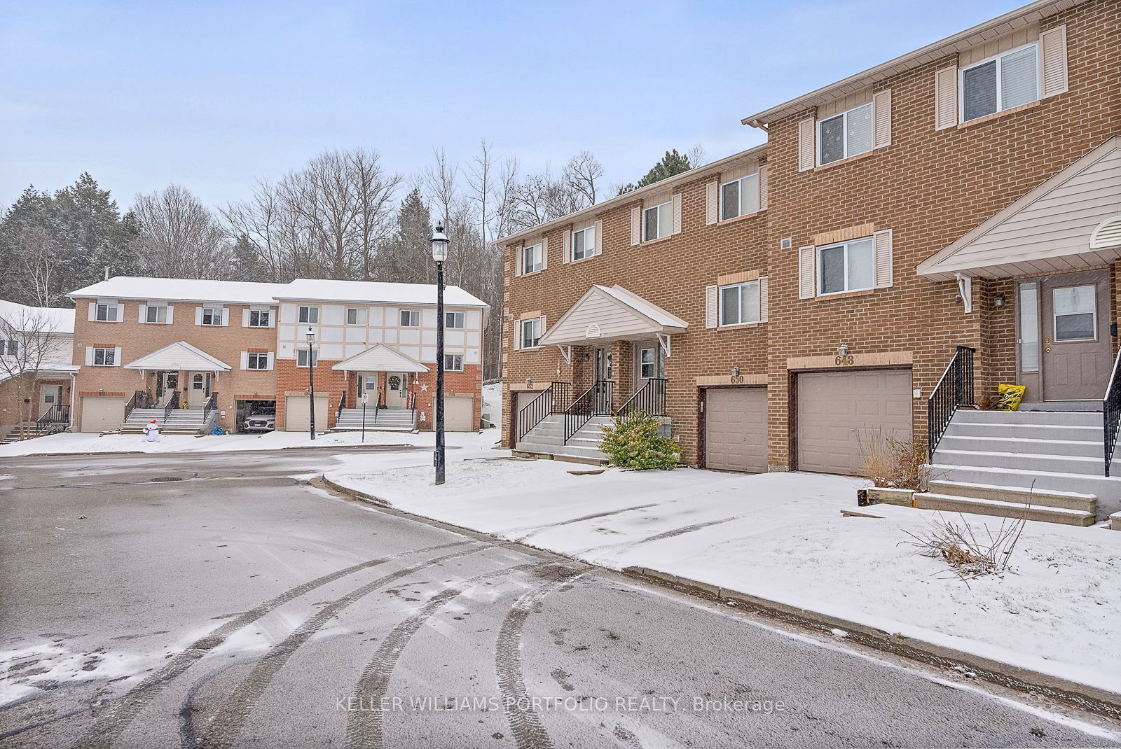 Townhouse for lease at 33-648 Gibney Crescent, Newmarket, Summerhill Estates, L3X 1Y1 - MLS: N11922160