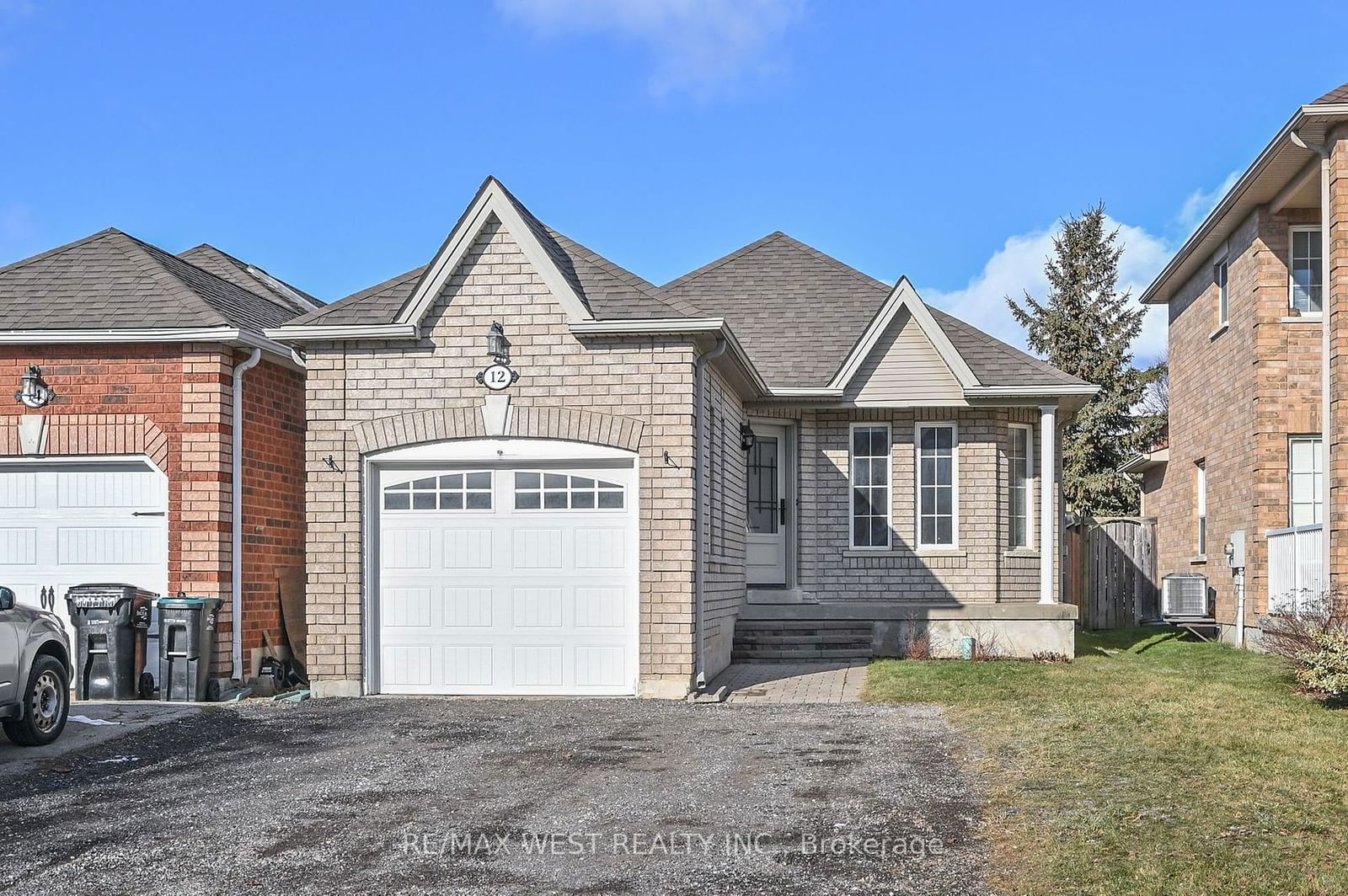 Detached House sold at 12 Preston Avenue, New Tecumseth, Alliston, L9R 1Y6 - MLS: N11922616