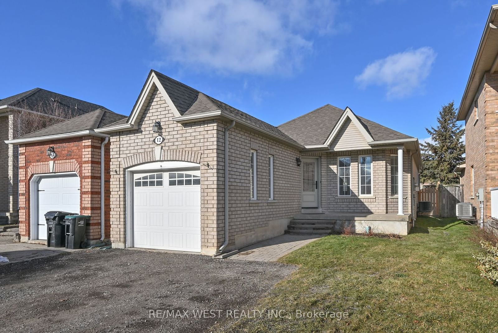 Detached House sold at 12 Preston Avenue, New Tecumseth, Alliston, L9R 1Y6 - MLS: N11922616