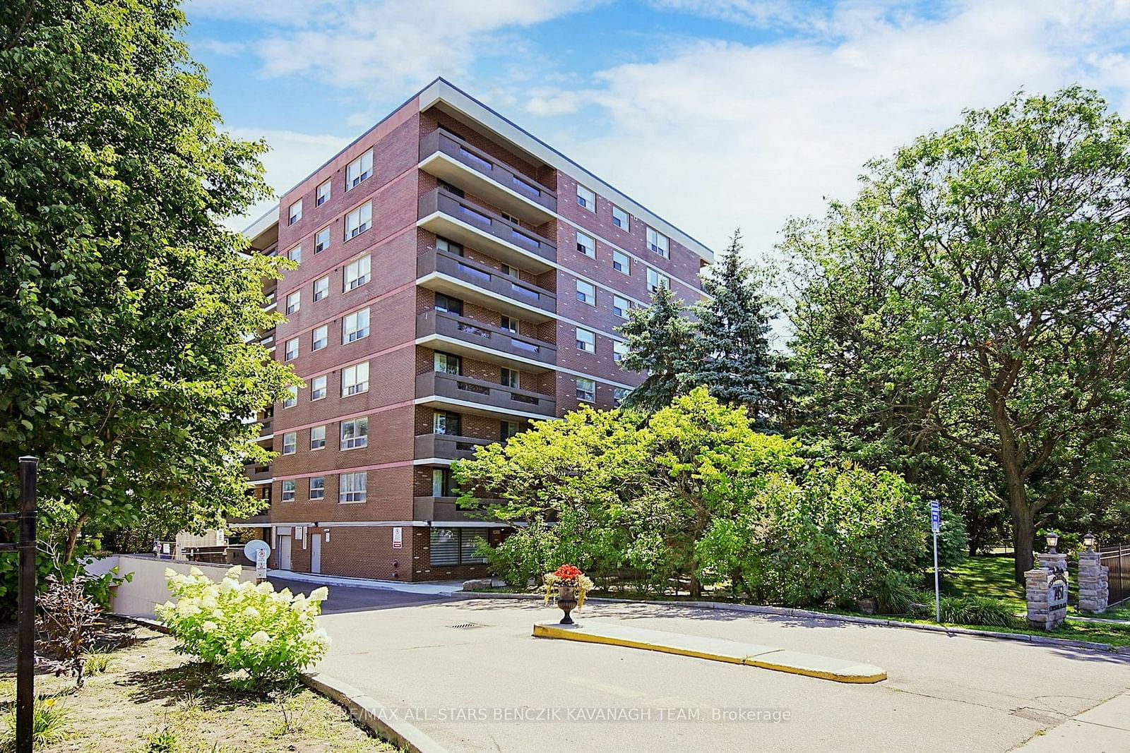 Condo for lease at 801-7451 Yonge Street, Markham, Thornhill, L3T 2B4 - MLS: N11922704