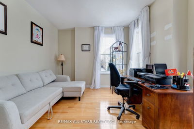 18 Orr Farm Rd, Markham - Cathedraltown image-0-1